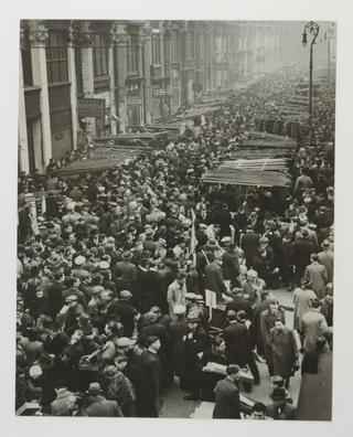 Christmas Sunday in Petticoat Lane