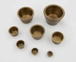 Nest of weights