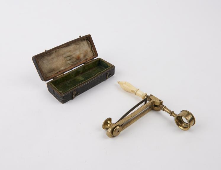 Folding hand microscope in case, English, early 19th century