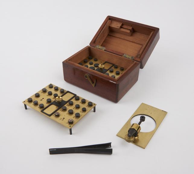 Dark wells with chain drive to rotate specimen Science Museum Group