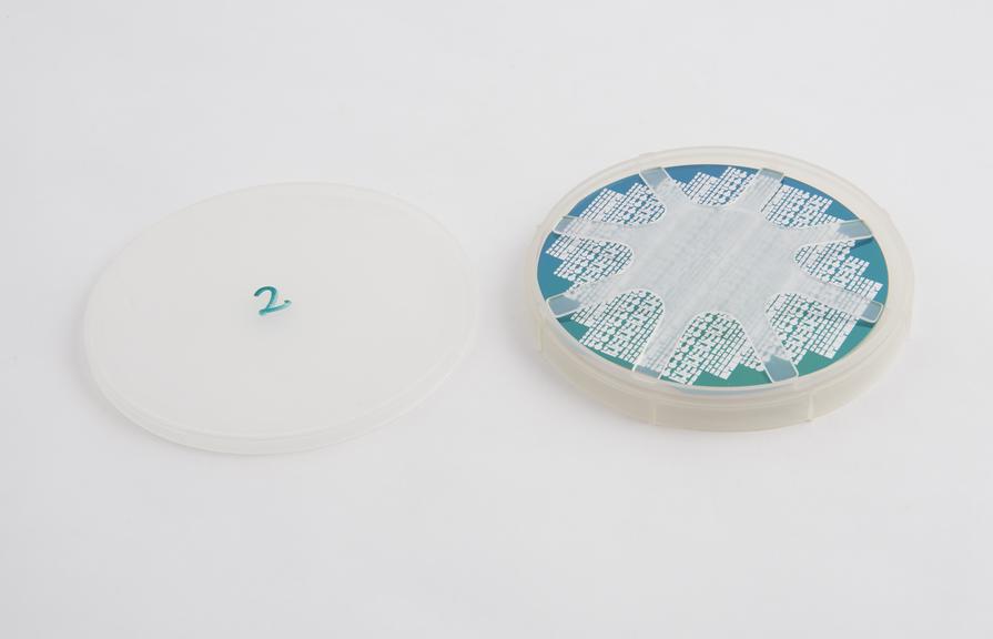 Wafer patterned with aluminium - green