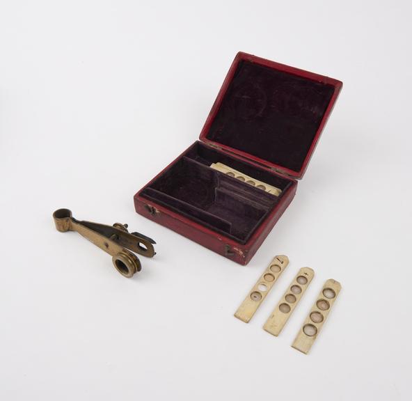 Hand microscope in borrowed case, Dutch, 1801-1850