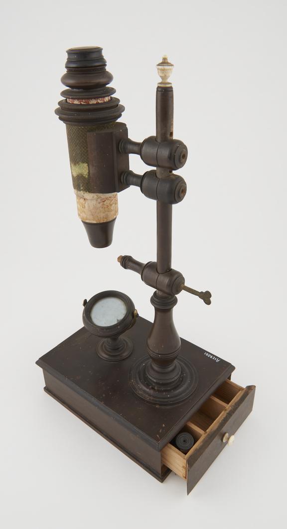 Nuremburg type boxfoot microscope marked JFF' in heart-shape