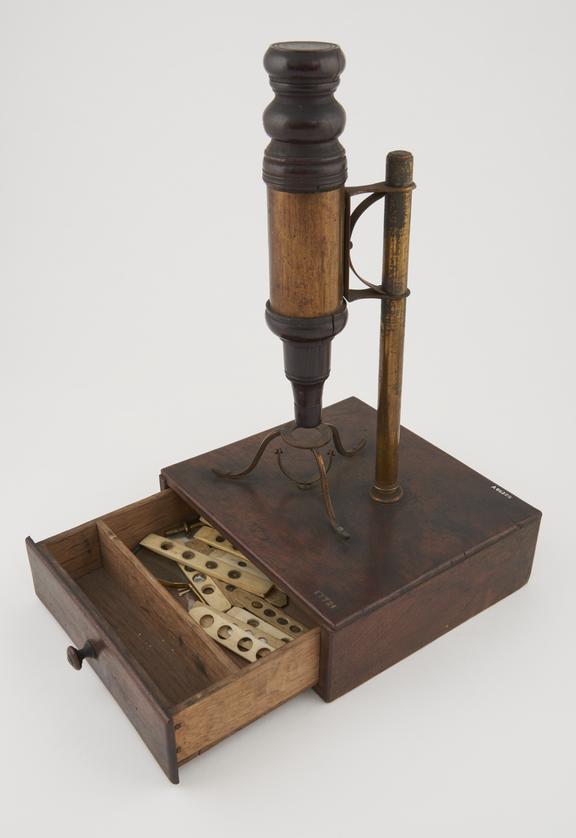 Copy of Nuremburg type microscope, Dutch