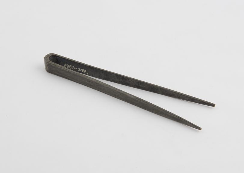 Steel tweezers used in the manufacture of glass, English