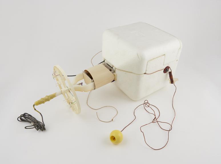 MO radiosonde, Mk 3. inscribed inside 'R.S.MK