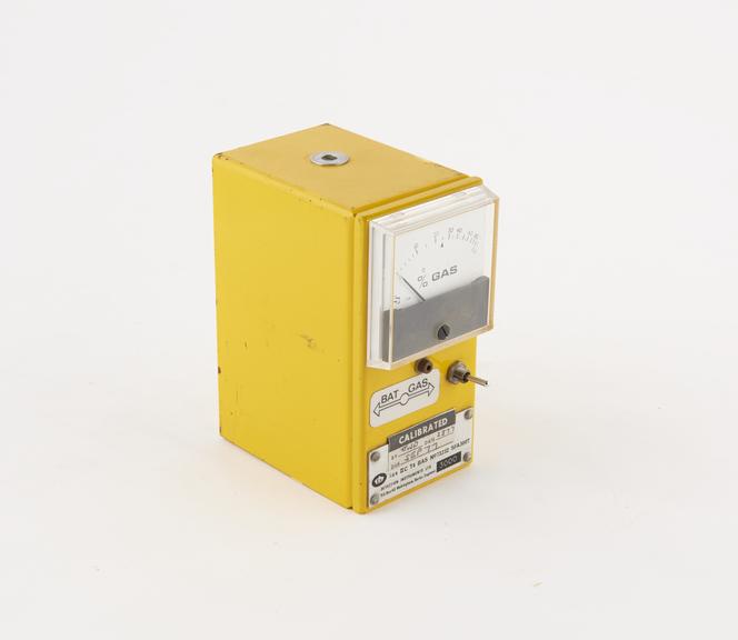 Gas detector with yellow enamelled metal case