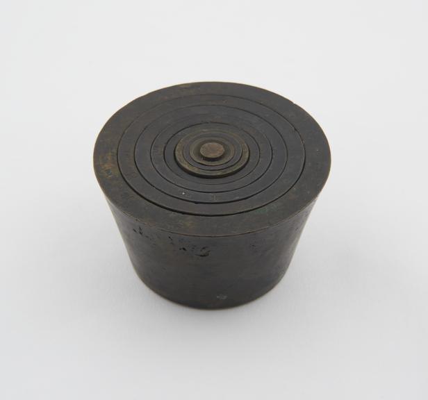 Nest of cupped weights