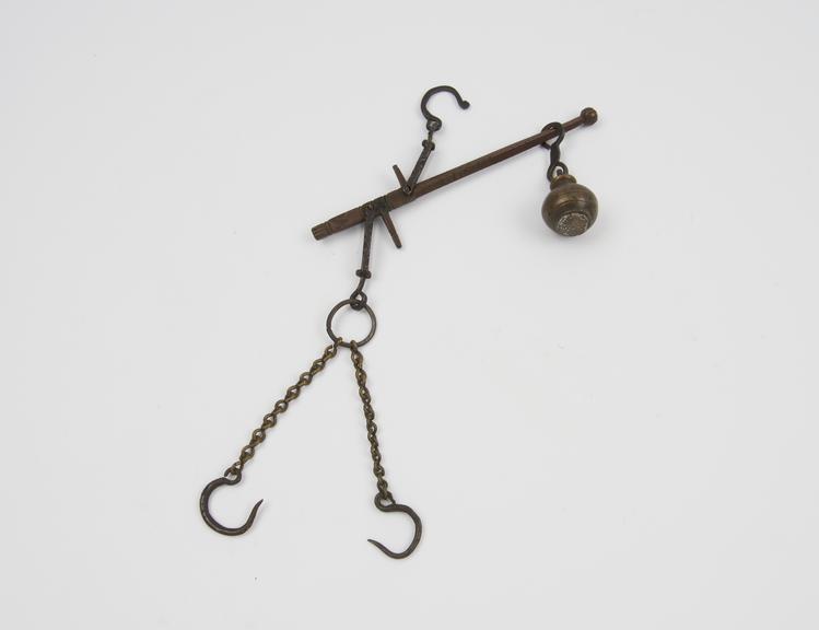 Steelyard, brass, three hooks, one rounded weight