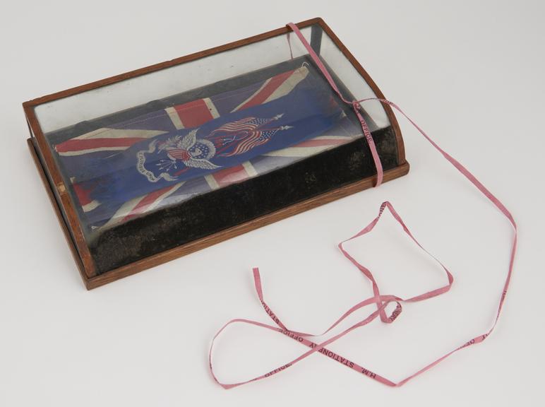 Small glass showcase, curved top