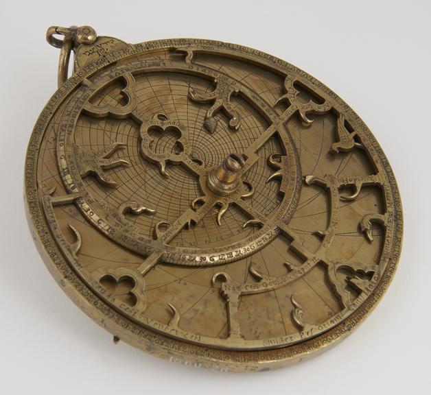 Planispheric astrolabe with a shadow dial and unequal hours