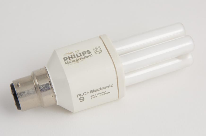 Compact fluorescent lamp