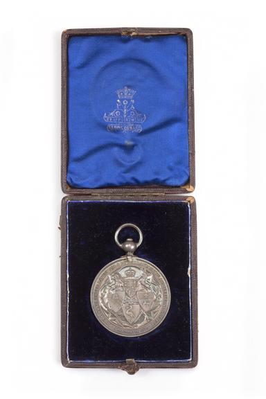 A medallion awarded to Kendall & Gent Limited by the Royal