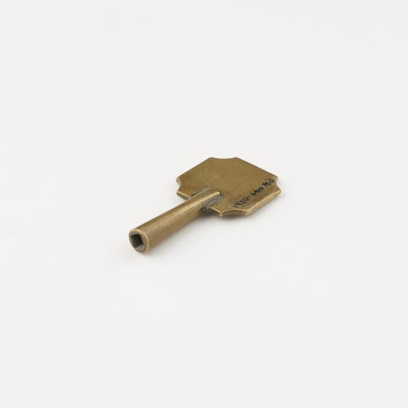 Brass key for Japanese clock with two-balance foliot escapement