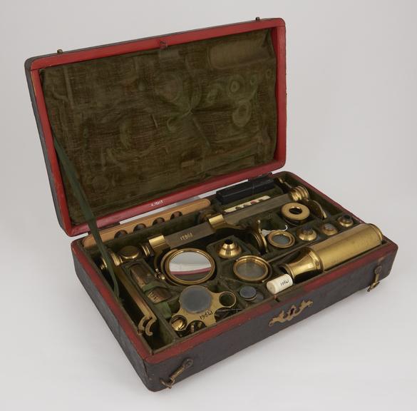 Compound monocular microscope, dating from late 18th century