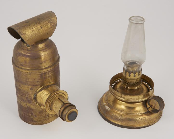 Oil lamp for projecting work