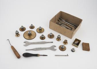 Parts for compound four-part geometric chuck