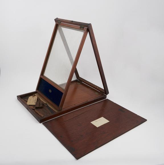 Lorimer's drawing apparatus with six sheets (one has drawing by