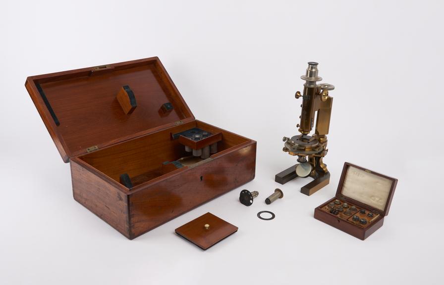 Microscope for mineralogical and petrographical research