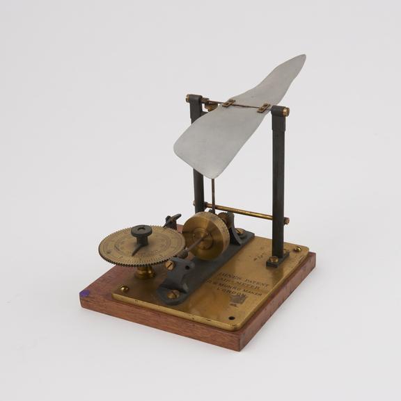 Dines patent air meter, made by R.W. Munro, London, 1900-1910.