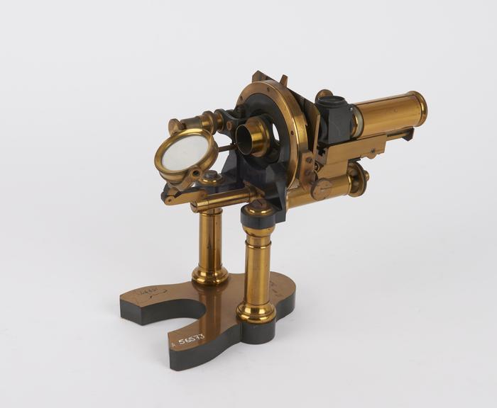 Photomicrographic microscope with sliding prism so that a