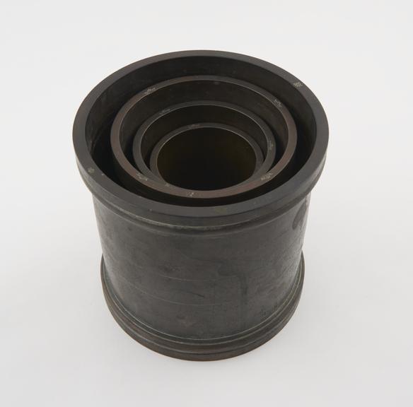 Stacking measuring cups