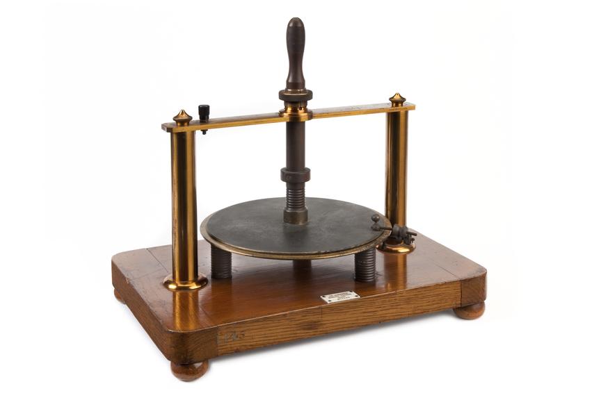 Electrostatic generator