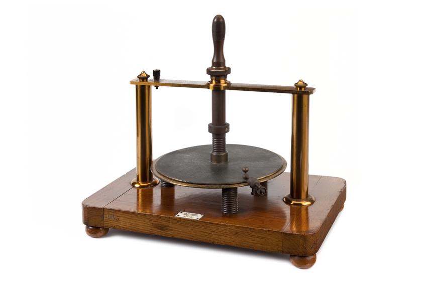 Electrostatic generator