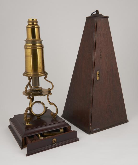 Unsigned Culpeper microscope with boxfoot, in pyramidal box