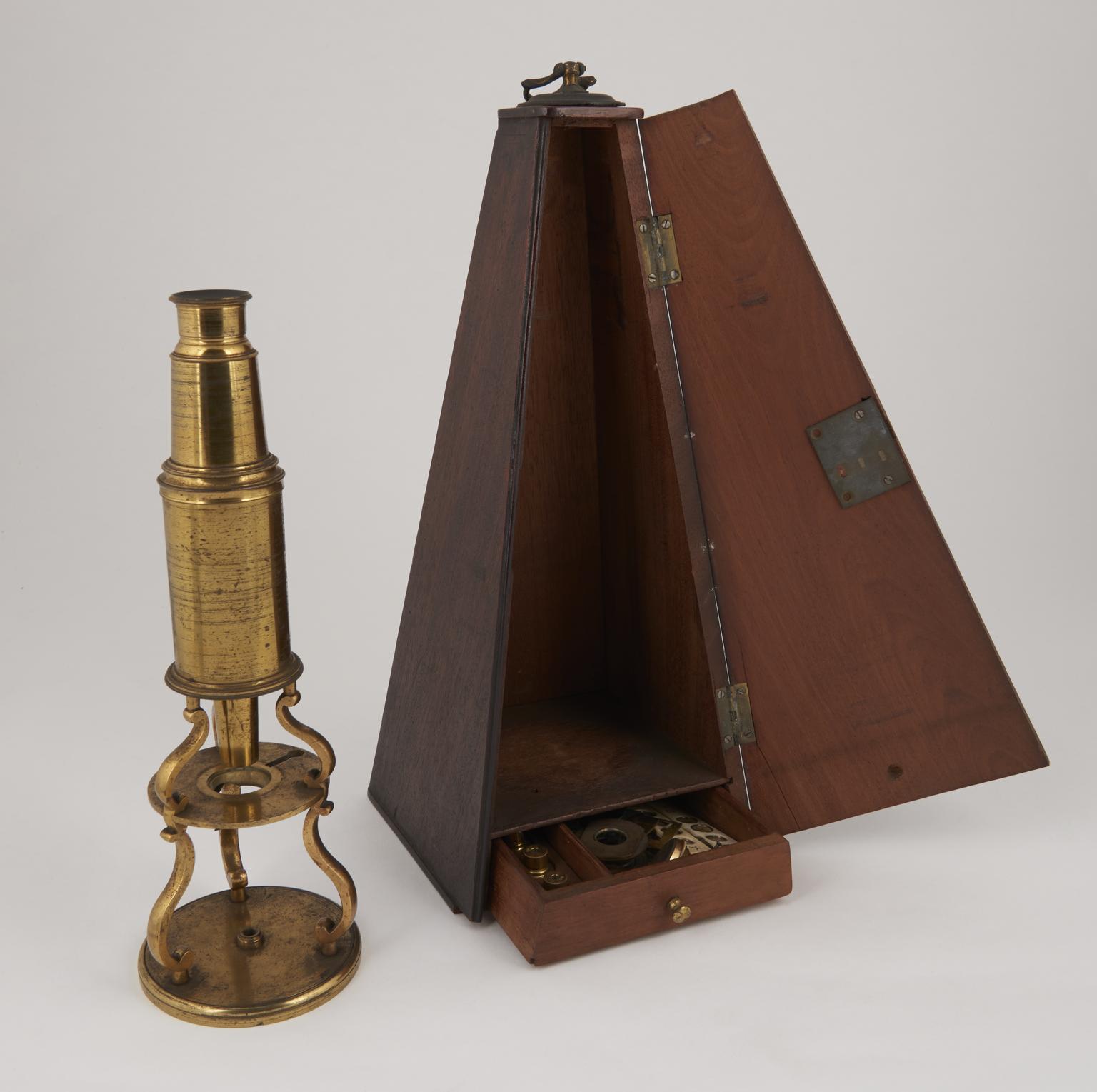 Culpeper microscope in pyramid case | Science Museum Group Collection