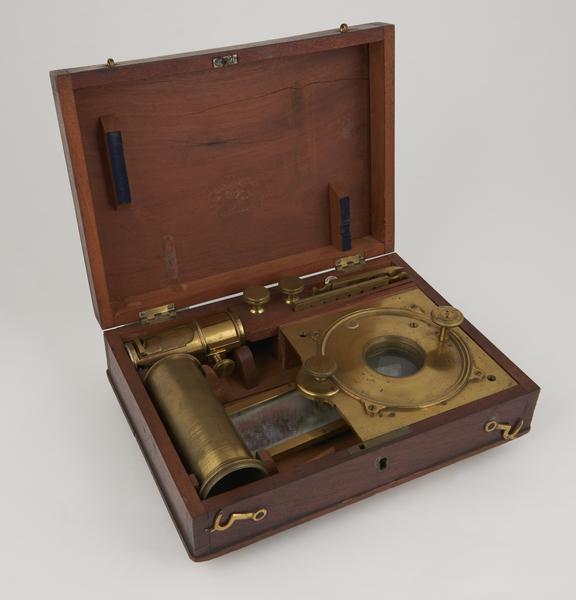 Unsigned solar microscope in mahogany case, English, 1801-1825