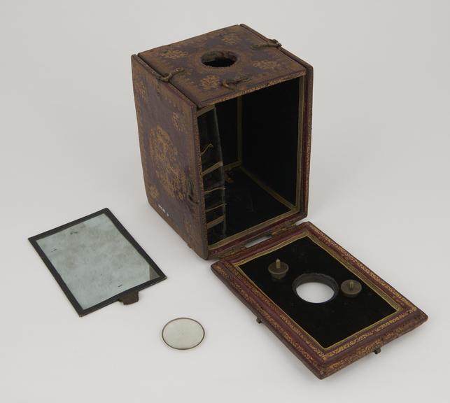 Box for solar microscope, covered in tooled red leather, French