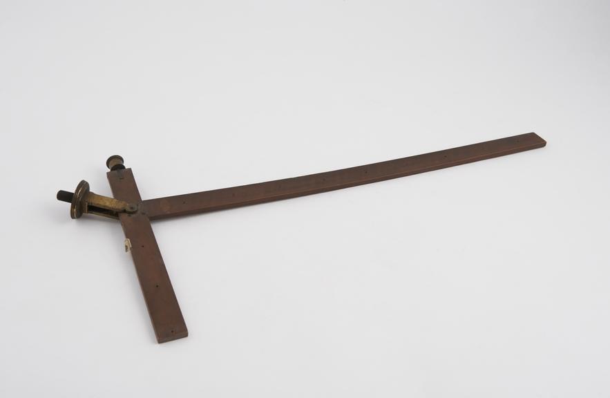 Boxwood lever and fulcrum, right-angled, 1762