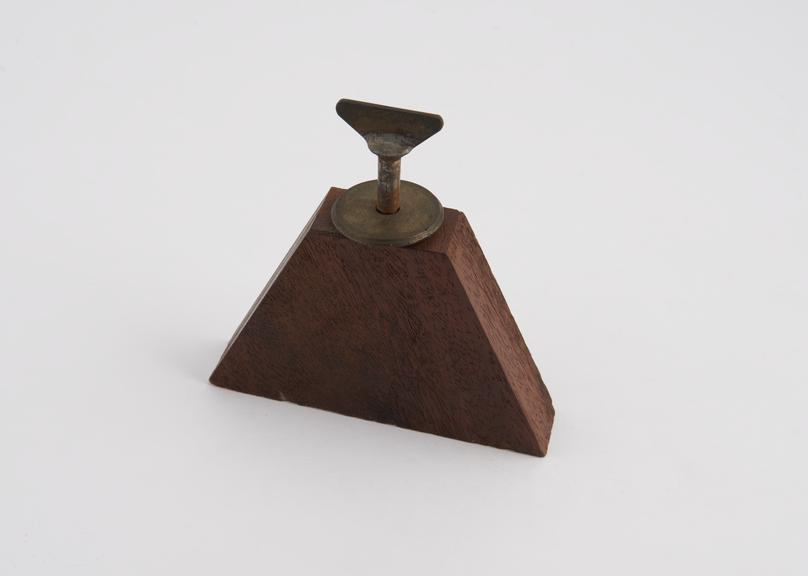 Triangular block with butterfly screw and two washers