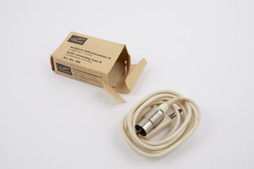 Radio connecting lead