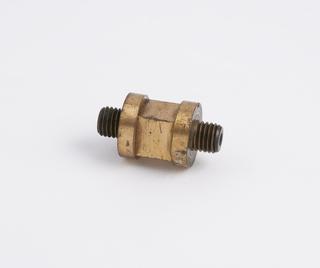 Brass connector, with square centre