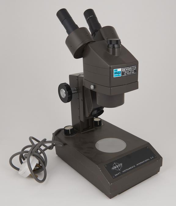Stereoscopic microscope, by Swift, Japanese, 1960-1975