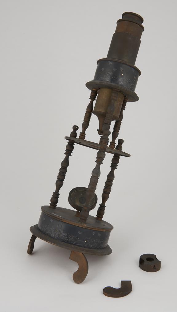 Unsigned Japanese microscope, late 18th or early 19th century