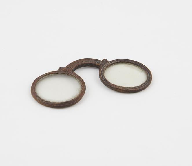 bow spectacles, leather, tooled, English, 1430-1460