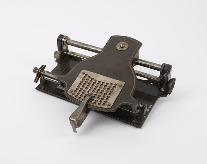 Graphic typewriter by C.F. Kindermann Company, 1895, machine no