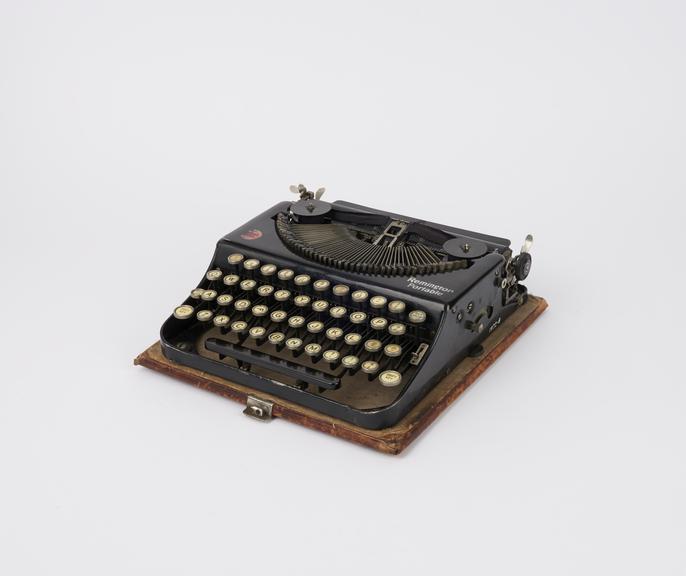 Remington portable typewriter 1920, serial no. NO 43413