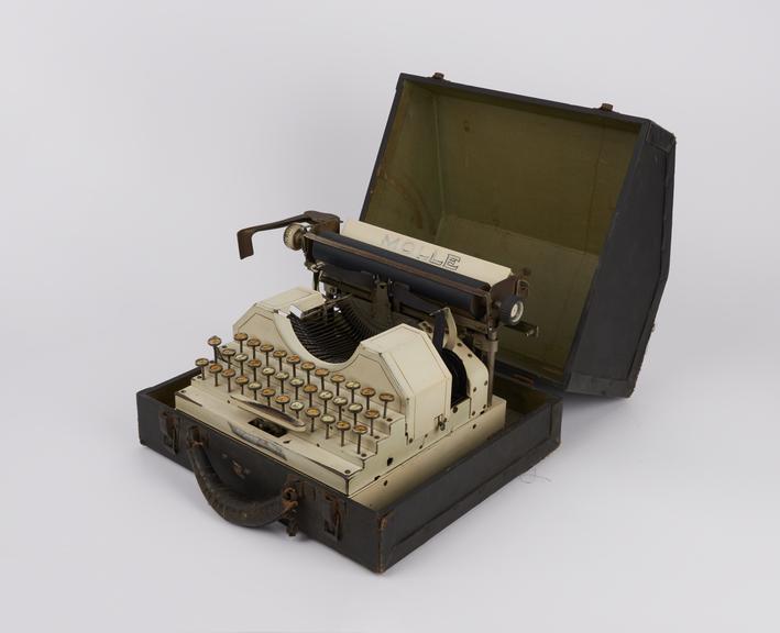 Molle No. 3 typewriter, c. 1918