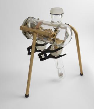 Prototype electromagnetic microbalance for vacuum studies