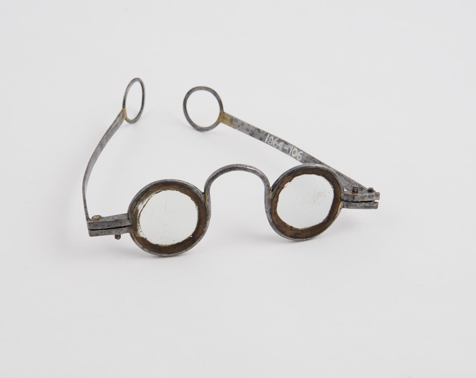 Iron framed spectacles with lenses set in sealing wax