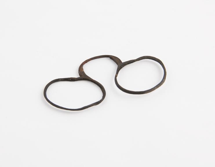 Bow spectacles (no lenses), steel and leather