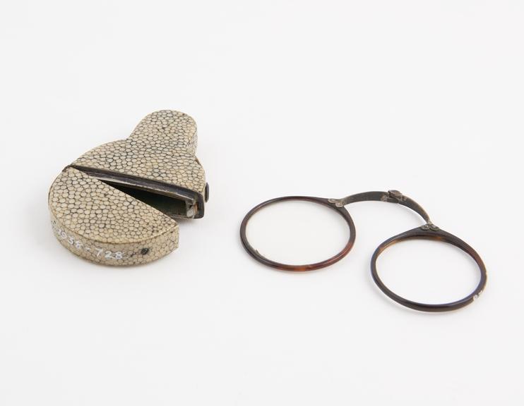 Pair of folding bow spectacles