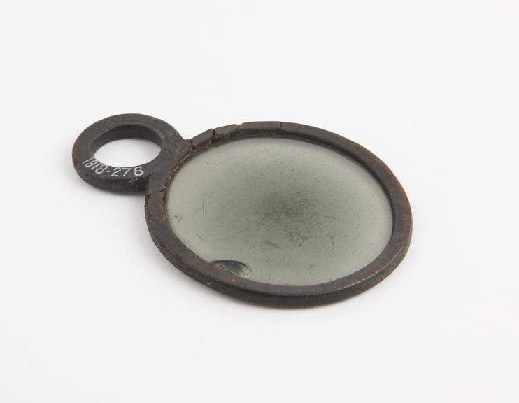 Reading lens in leather mount, 1701-1730