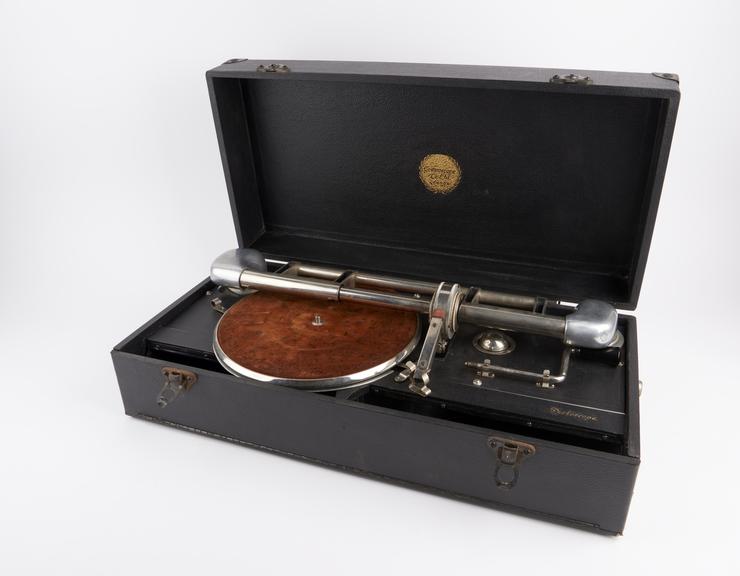 Portoscope gramophone in black leatherette case measuring 570mm