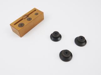Box and 6 parts for chemical balance