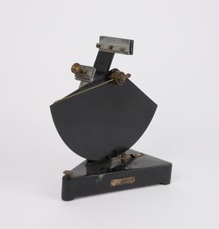 Paper tear strength measuring apparatus